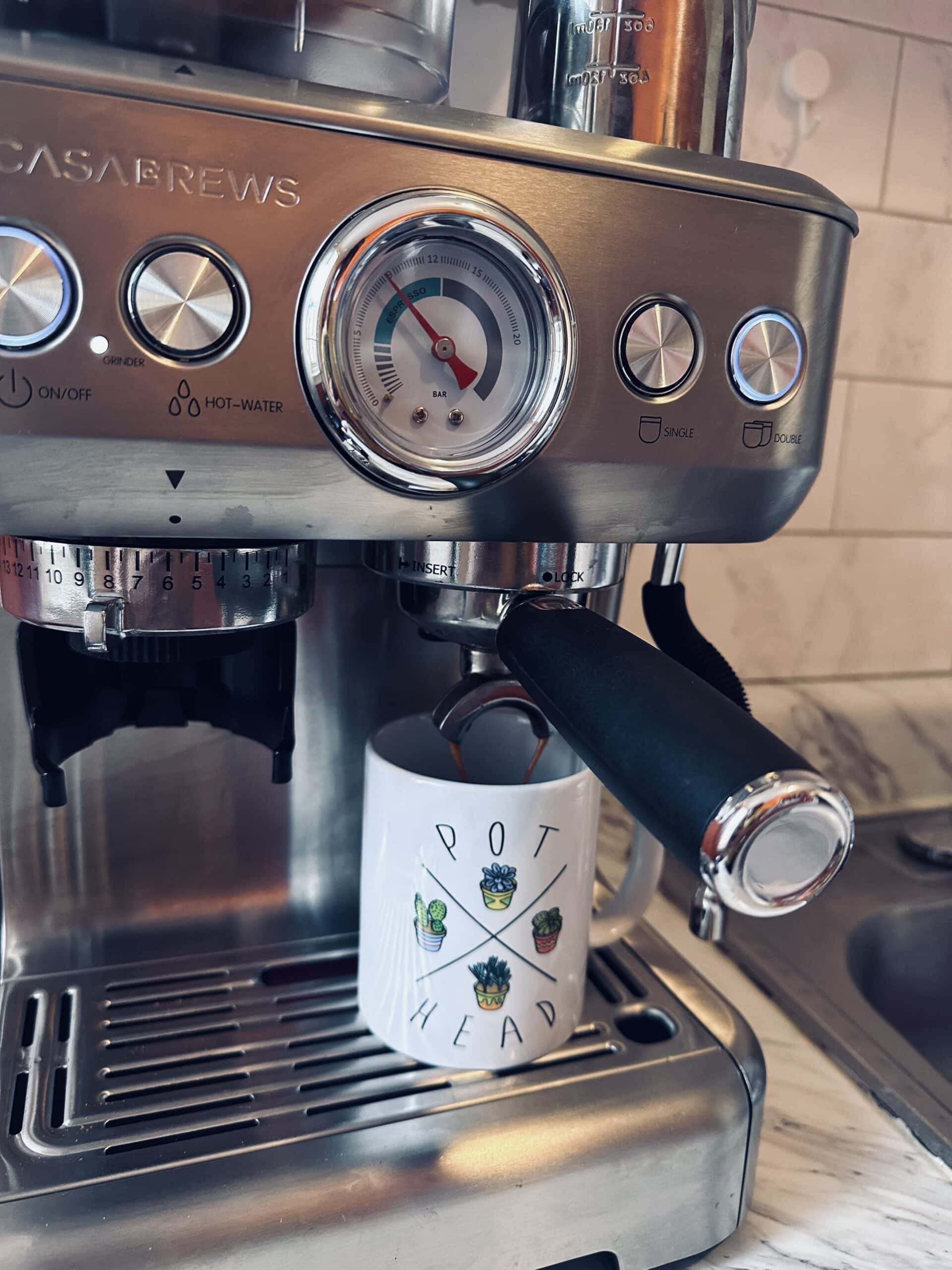 Casabrews Espresso Machine brews coffee