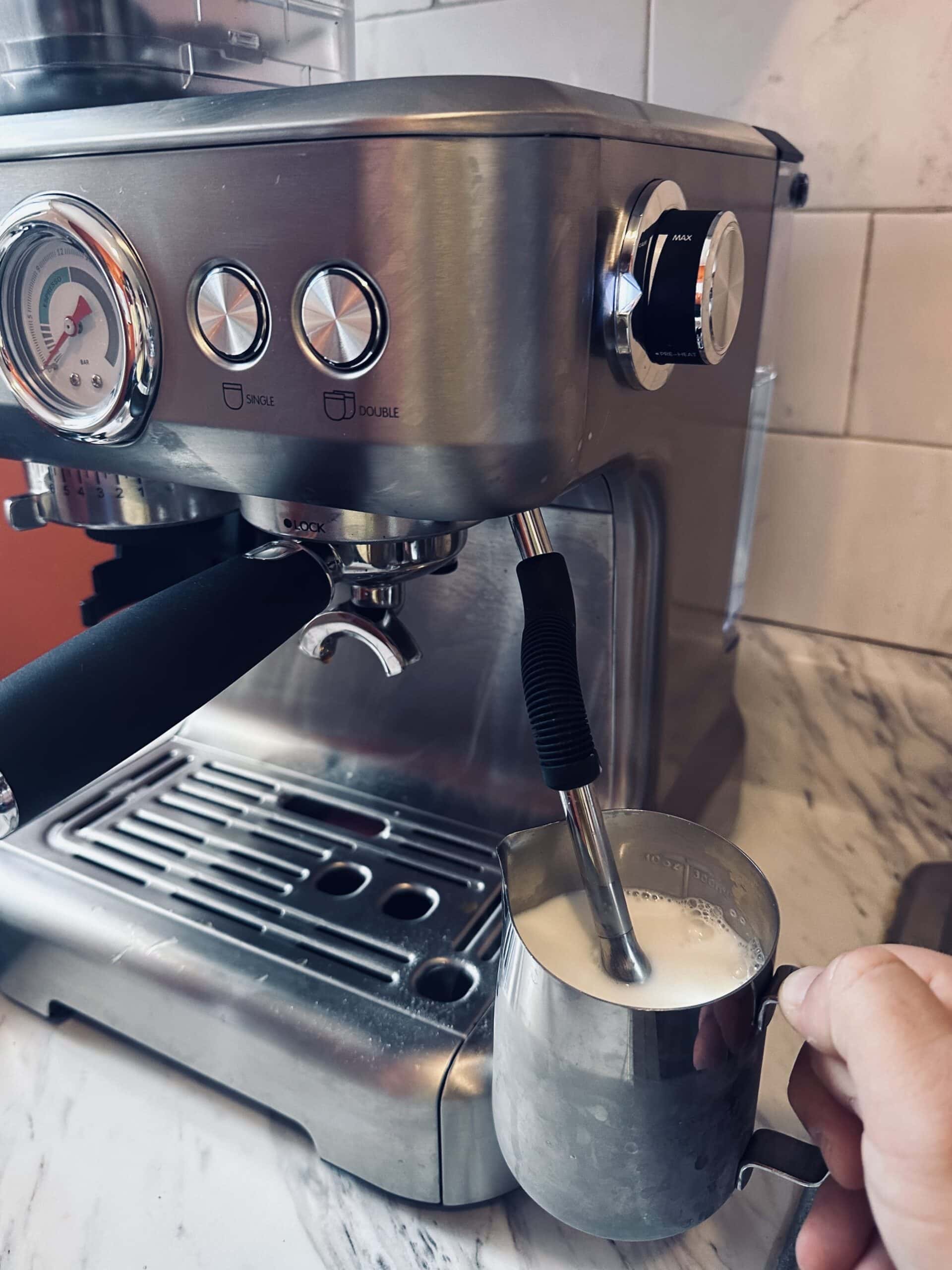 Casabrews Espresso Machine brews milk